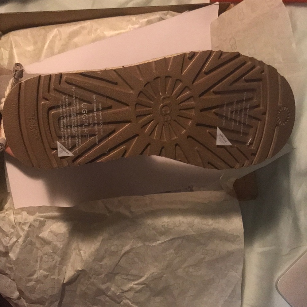 *SOLD SOLD SOLD NWT UGG BOOTS!! Gift quality! - Picture 3 of 5
